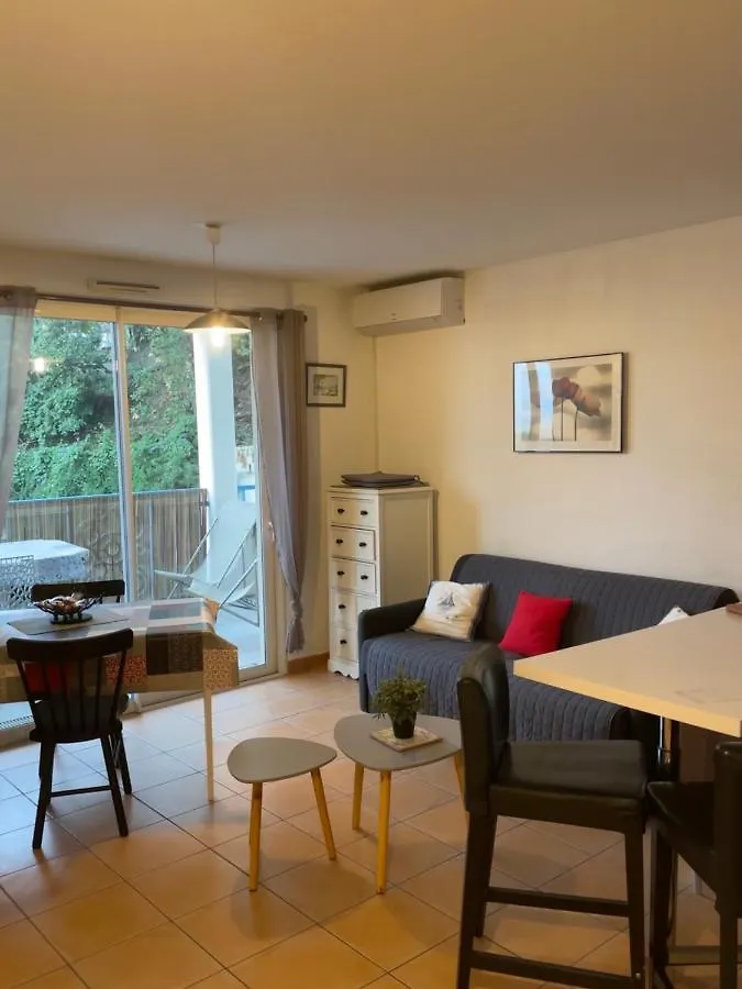 Joli appartement tout confort Hyères 0*,  France