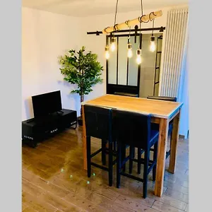 Appartement Centre De Pour 4 Personnes Piscine Et Tennis, Hyères